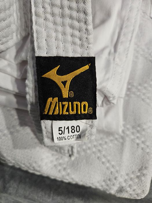 Продам кимоно новое Mizuno