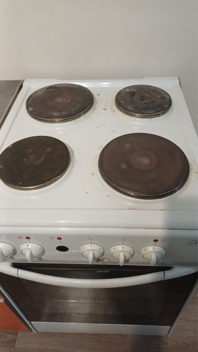 Продам электрическую плиту