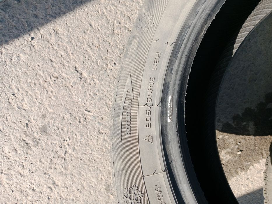 Продам два балона 205-60на16