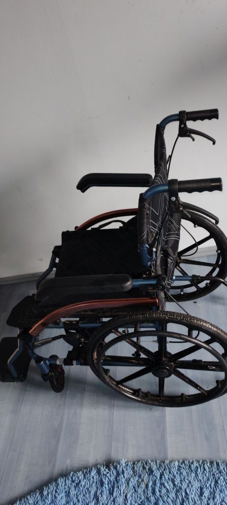 Cărucior cu rotile ptr pers cu dezabilități