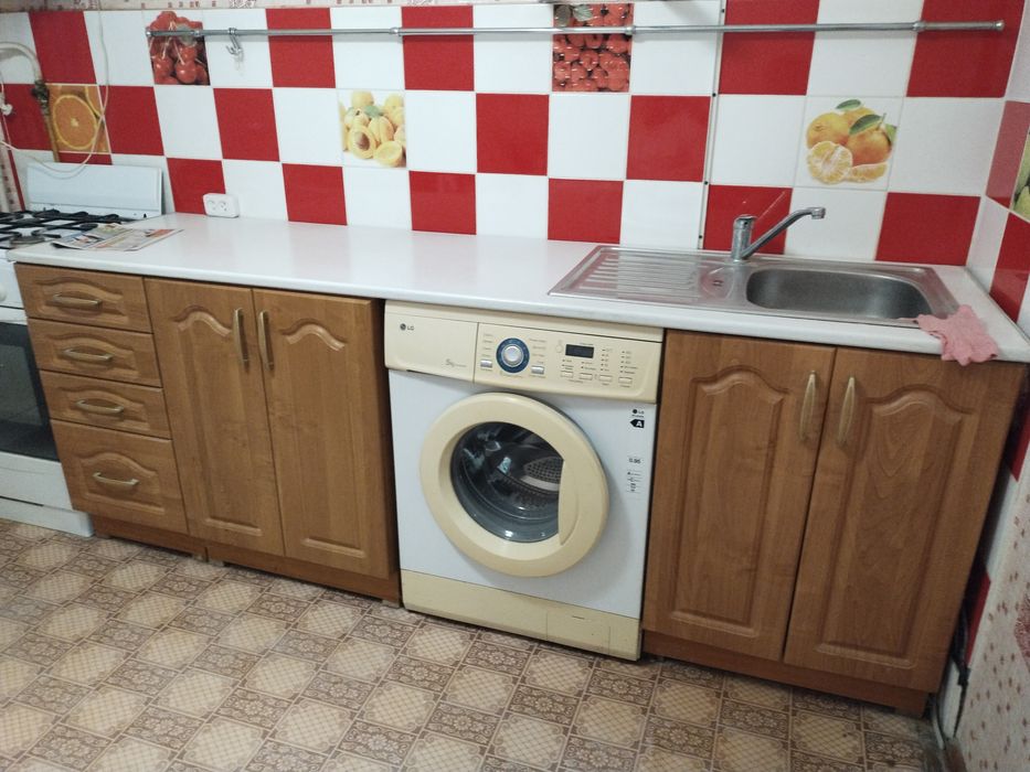 Кухня , нижняя часть,без верхних шкафов