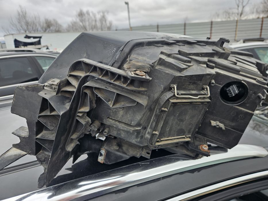 Десен ксенонов фар за Audi q5 2010god