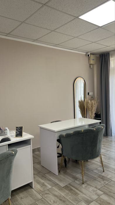 Post coafor si manichiura in salon