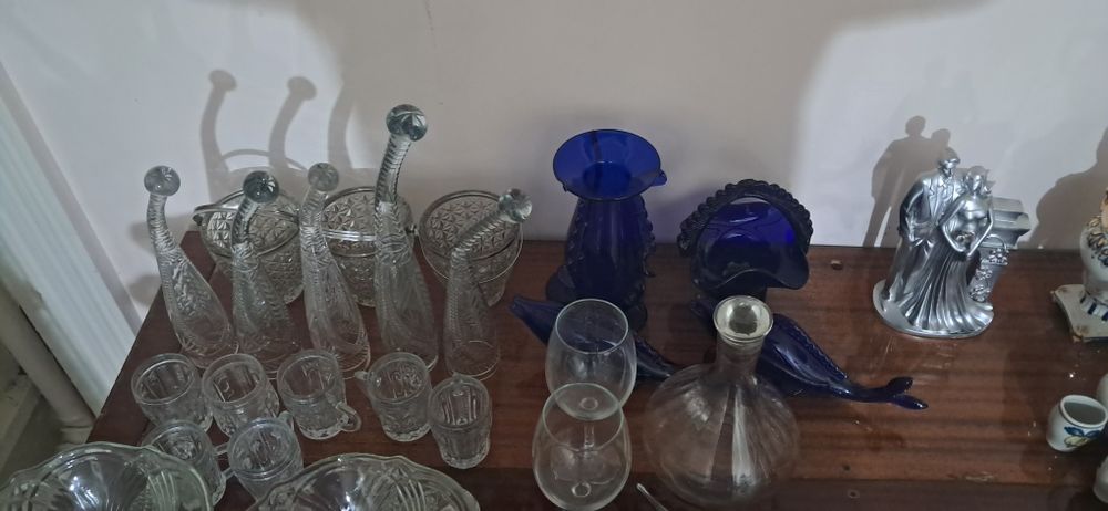 Eski idishlar sotiladi narxi kelishiladi manzil Yangihayot Choshtepa