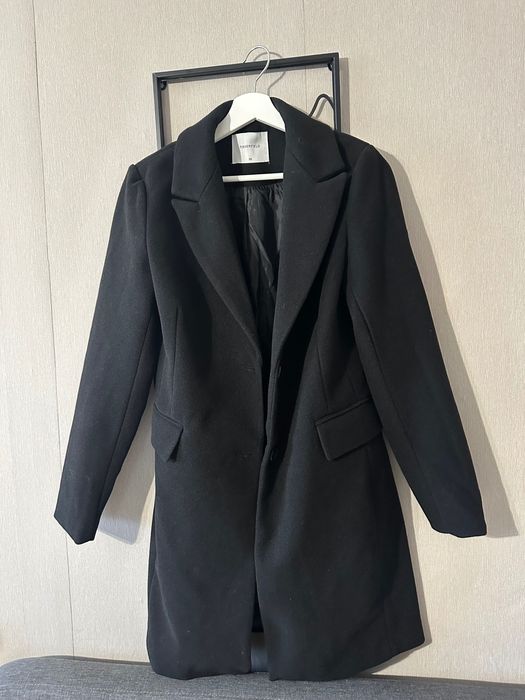 Черно палто- средно на дължина