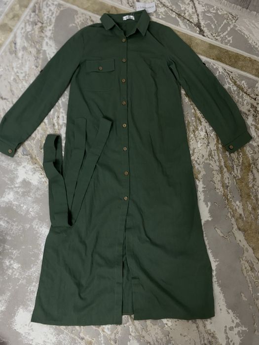 женское зелёное платье-рубашка