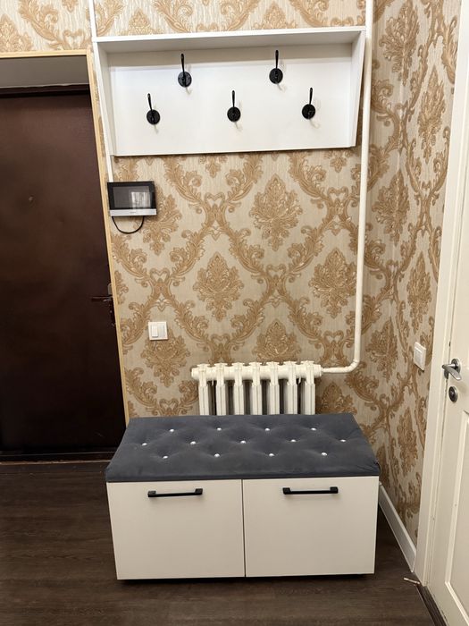 Продам тумбу и вешалку