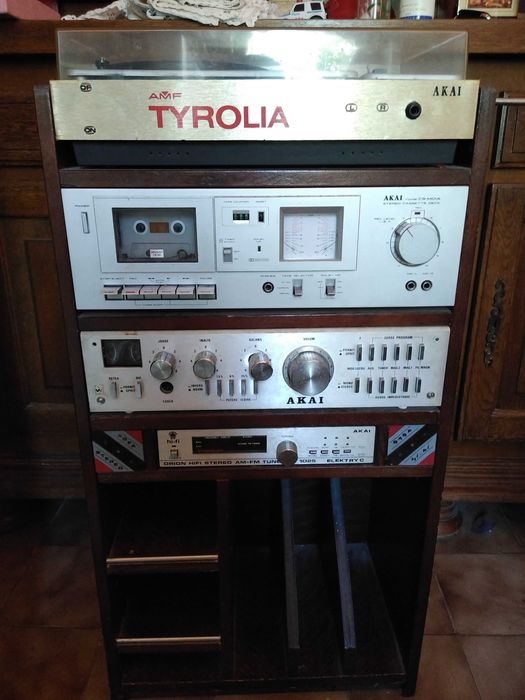 Vând turn HI-FI complet pentru cunoscatori