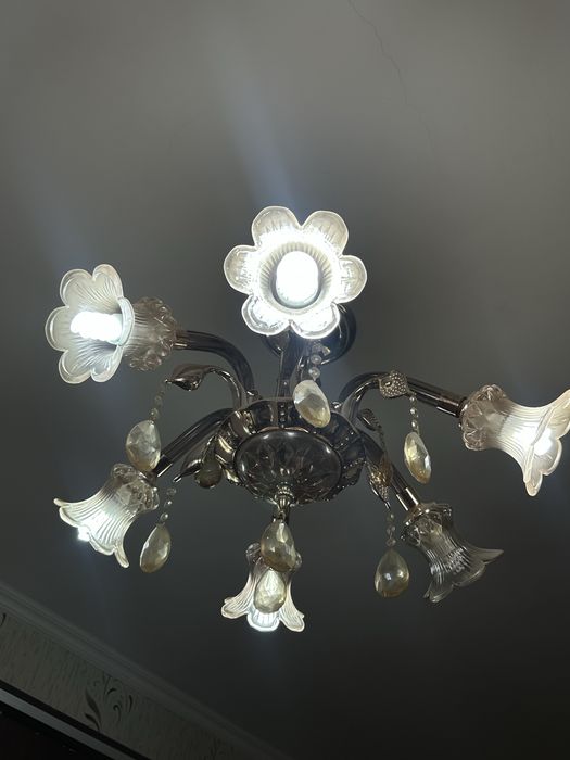 Продам люстру в рабочем состоянии