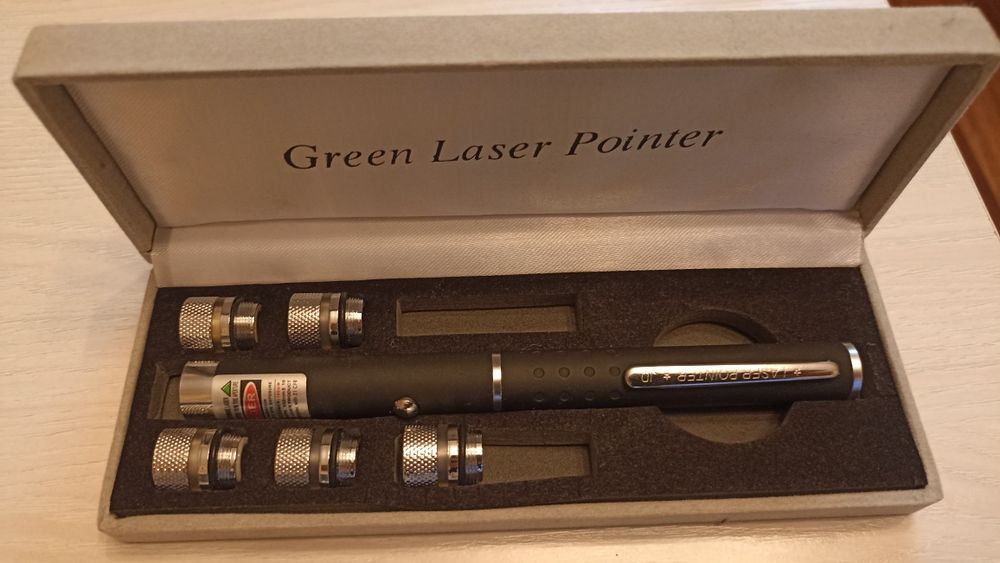 Лазерная указка, зелёный лазер, комплект насадки.