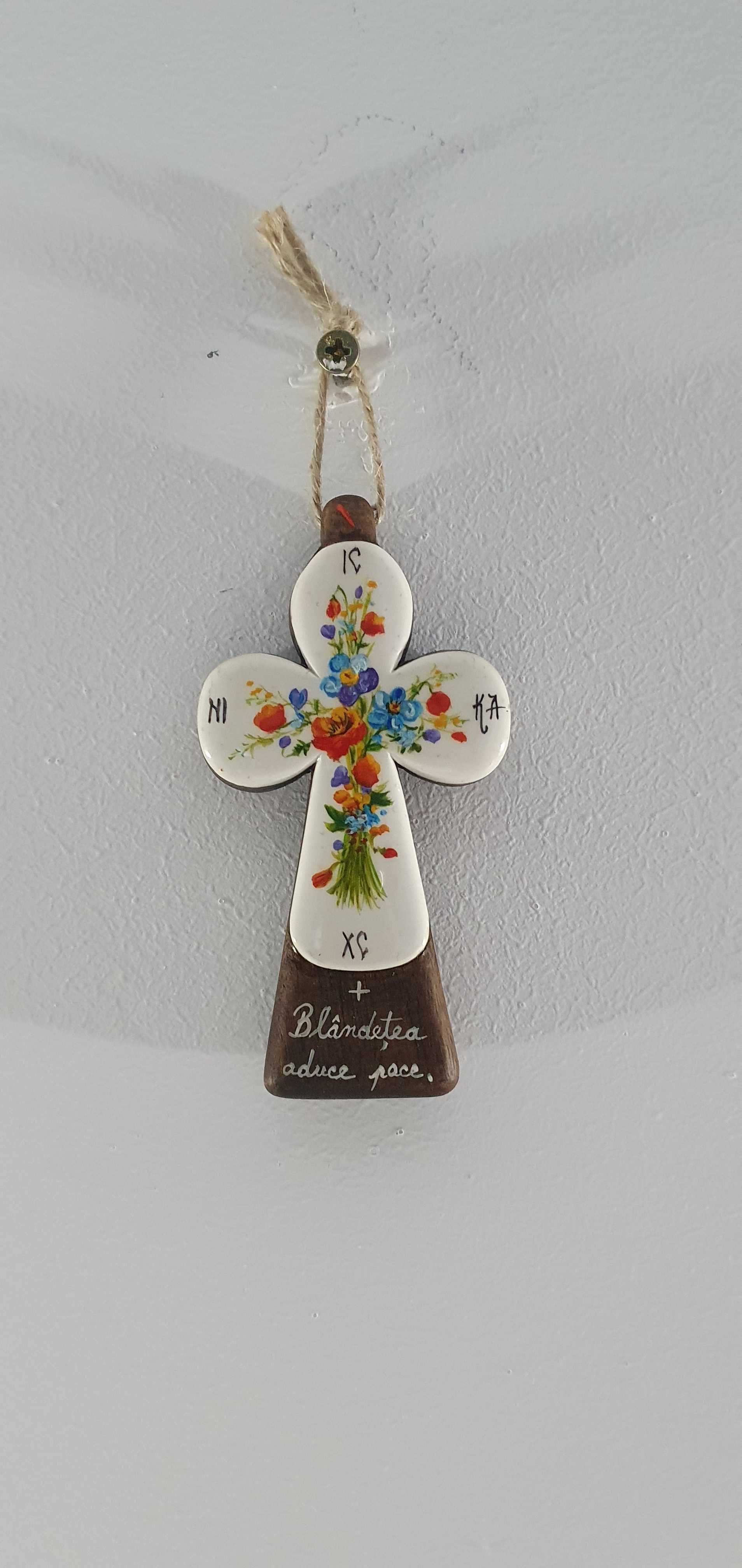 Cruce/icoana lemn pictata, cu flori, pasari,handmade, unicat