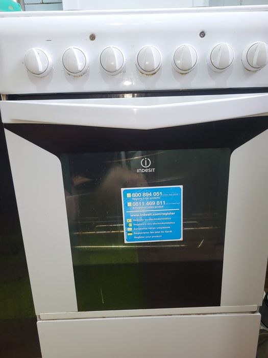 Электро плитка индезит в отличном состоянии .