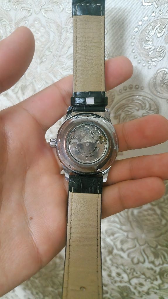 Longines soati sotiladi