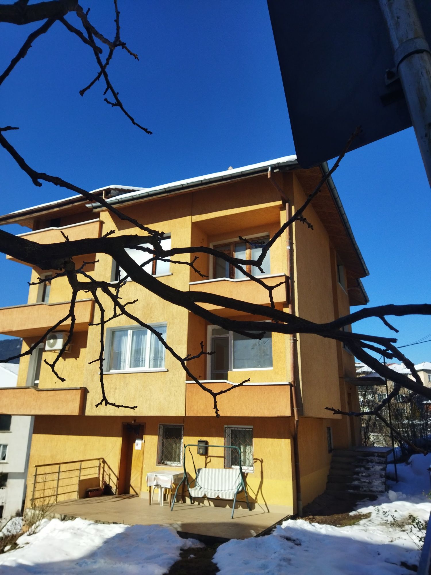 Продава панорамен етаж от къща в гр.Смолян