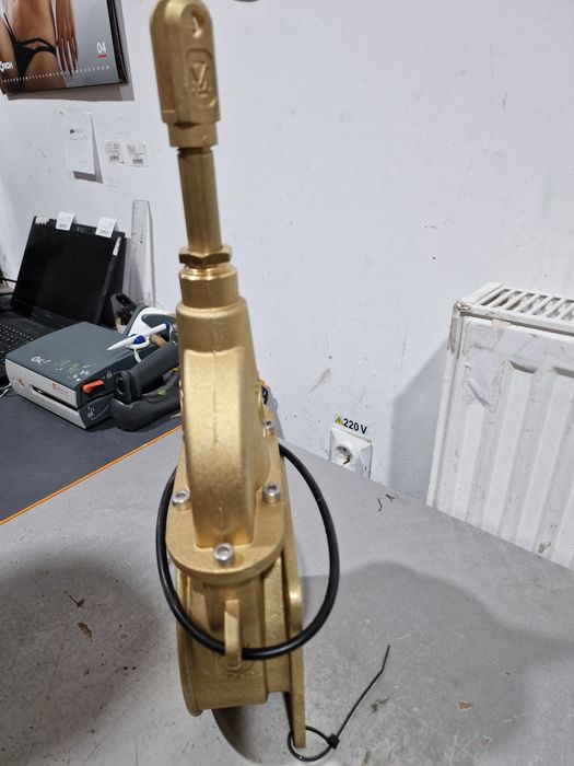 Vana robinet 6 toli împort Italia preț 1390 lei  tel 0751 56