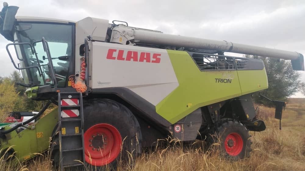 Убираем урожай новым комбайном Claas 730.