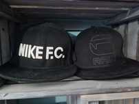 Шапки с козирка G-star и Nike FC