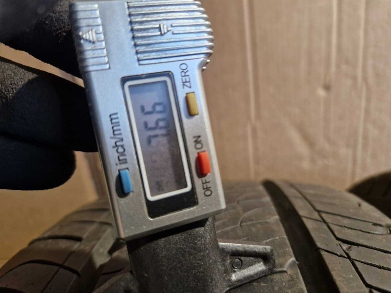 2 Goodyear R15C 205/65
летни бусови гуми DOT1117