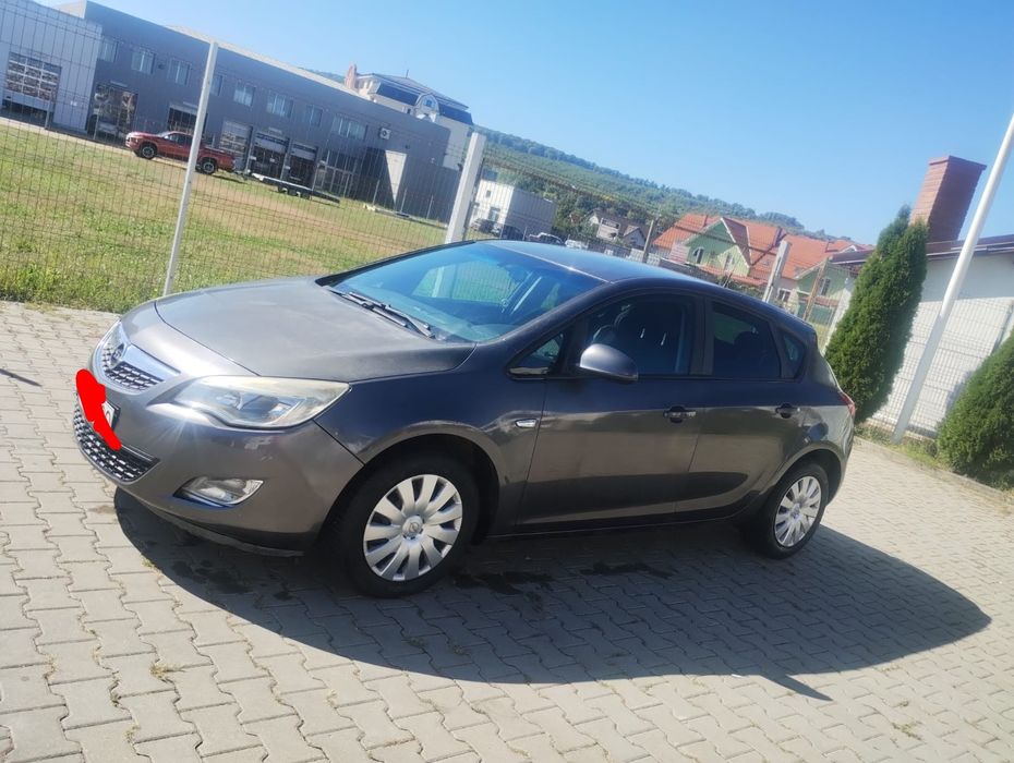 Vând Opel Astra J 2011