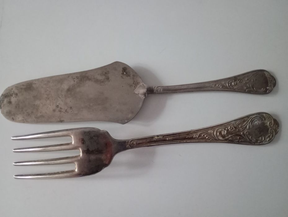 Посребрени прибори за сервиране