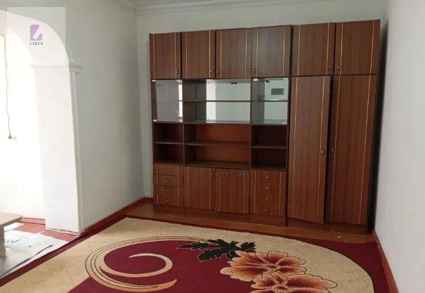 Продается 3х комнатная квартира. Азиз бозор.