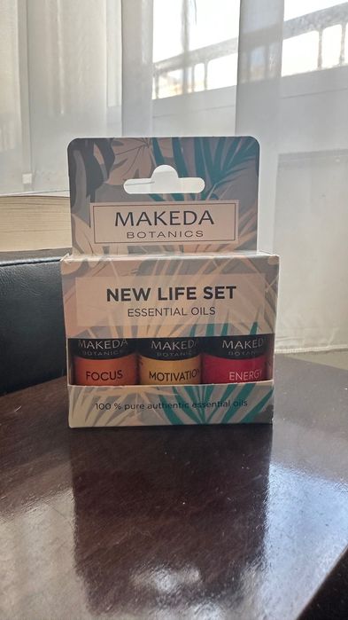 Арома дифузер Makeda Botanics + комплект масла
