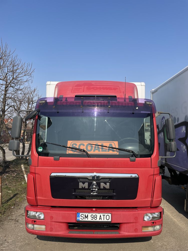 Instructor auto Cat. B / Școală de soferi