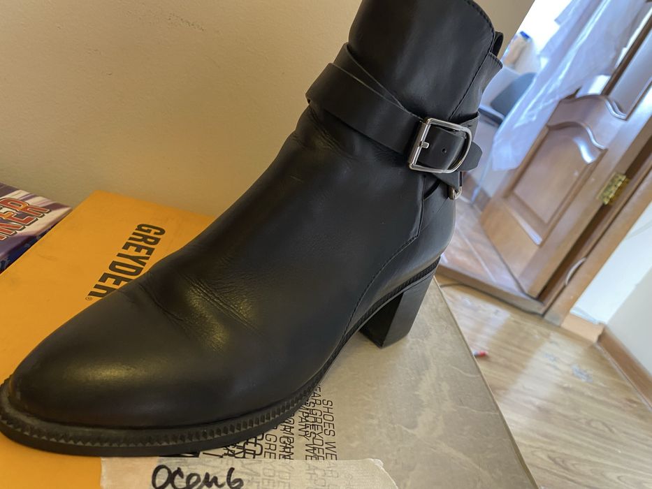 Продам женские полусапожки размер 37-38. Натуральная кожа