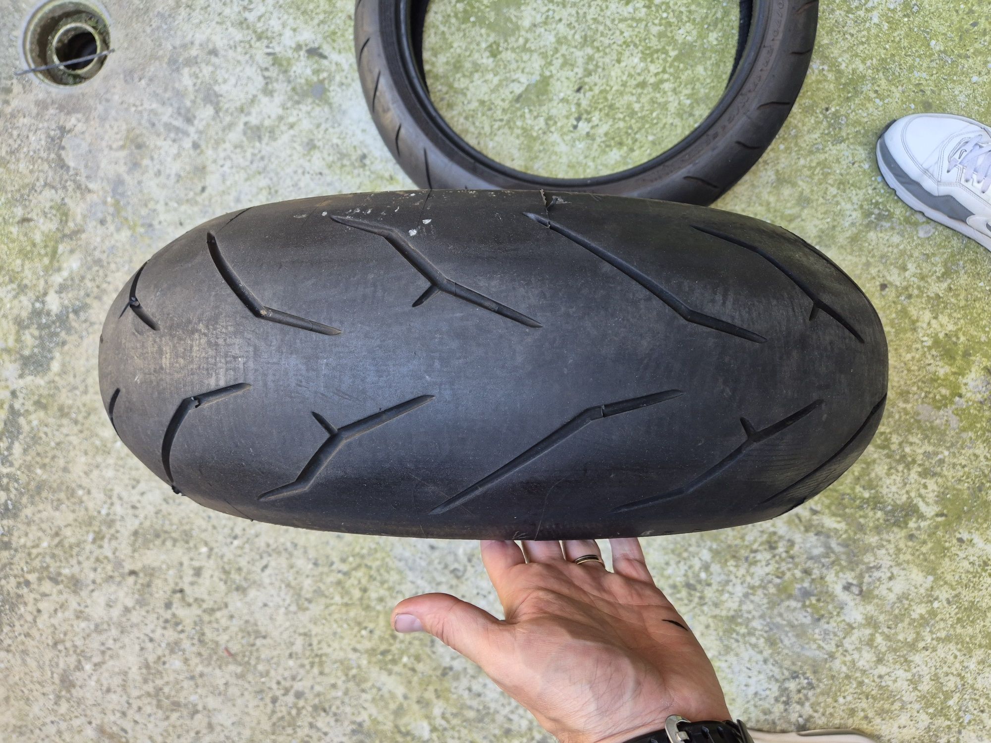 Гуми мотор Pirelli Diablo Rosso Corsa 160 80 17 и 120 70 17