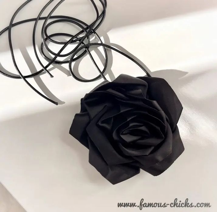 Луксозни чокъри с  рози в различни цветове