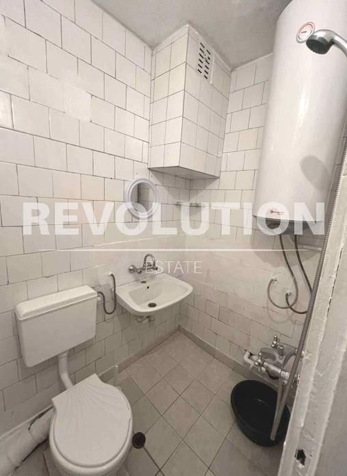 Дава се под наем Двустаен апартамент в Варна, Окръжна болница - 50 кв.м за 325 € - Снимка #3