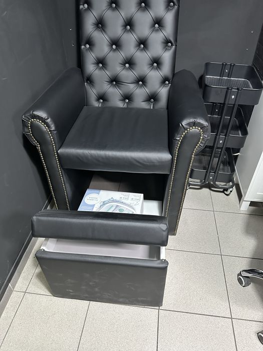 Педикюрен стол чисто нов