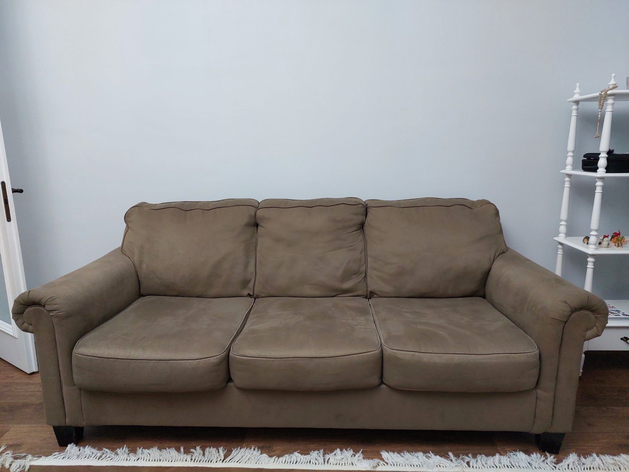 Продам комплект из двух диванов, б/у