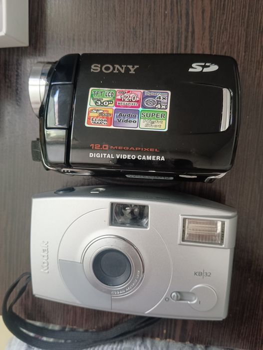 Продам камеру и фотоаппарат.