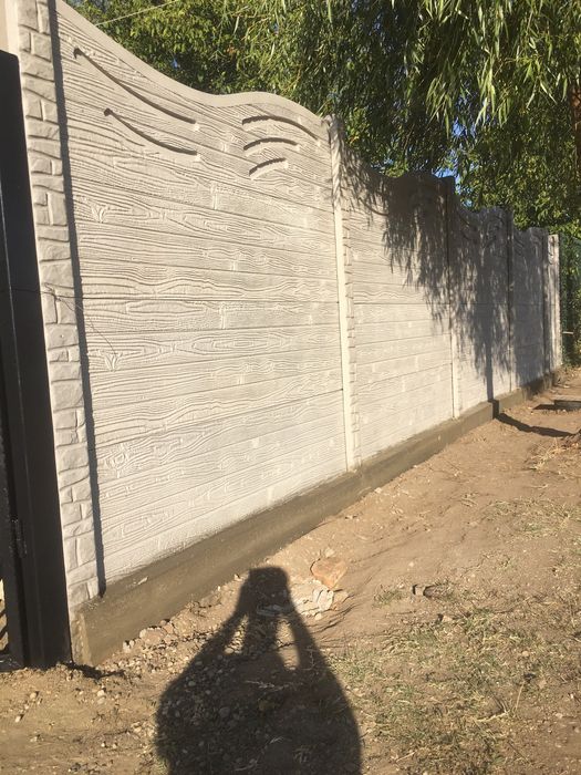 Vând placi gard beton 70lei bucata
