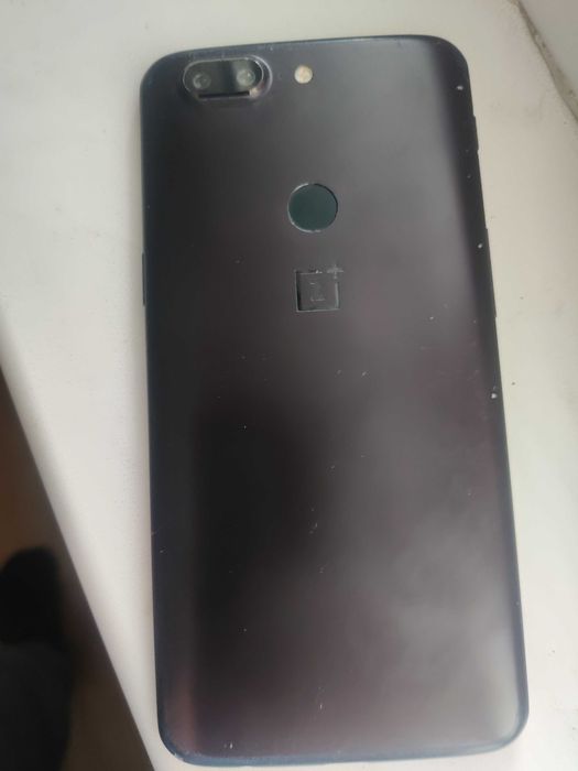 OnePlus 5t (6/64) в отличном состоянии .