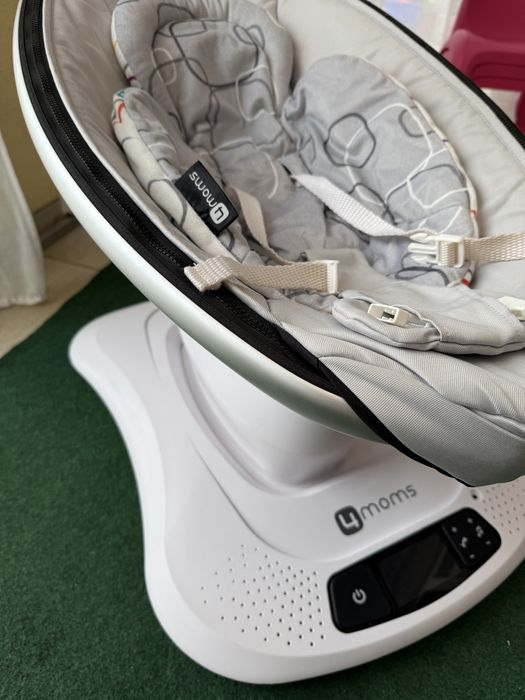 Fotoliul balansoar MamaRoo 4.0 (4 moms)
