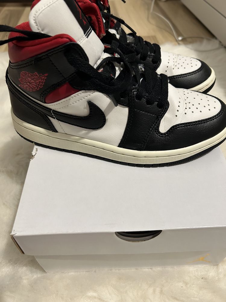 Jordan 1 black/gym red-sail