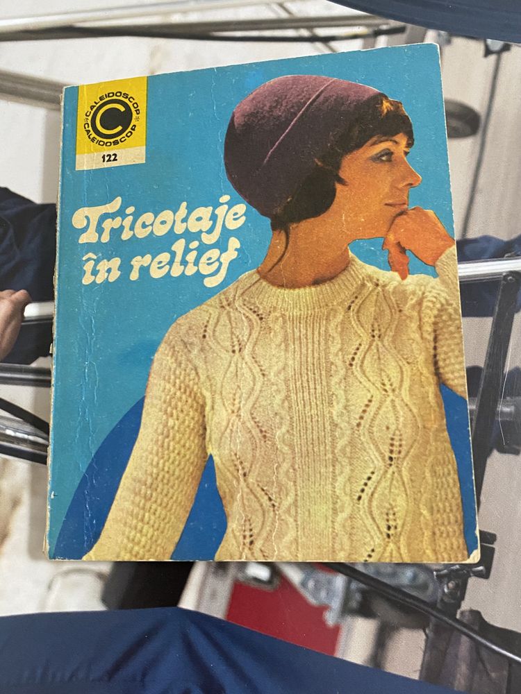 Tricotaje în relief-1980-Anca Soimulescu