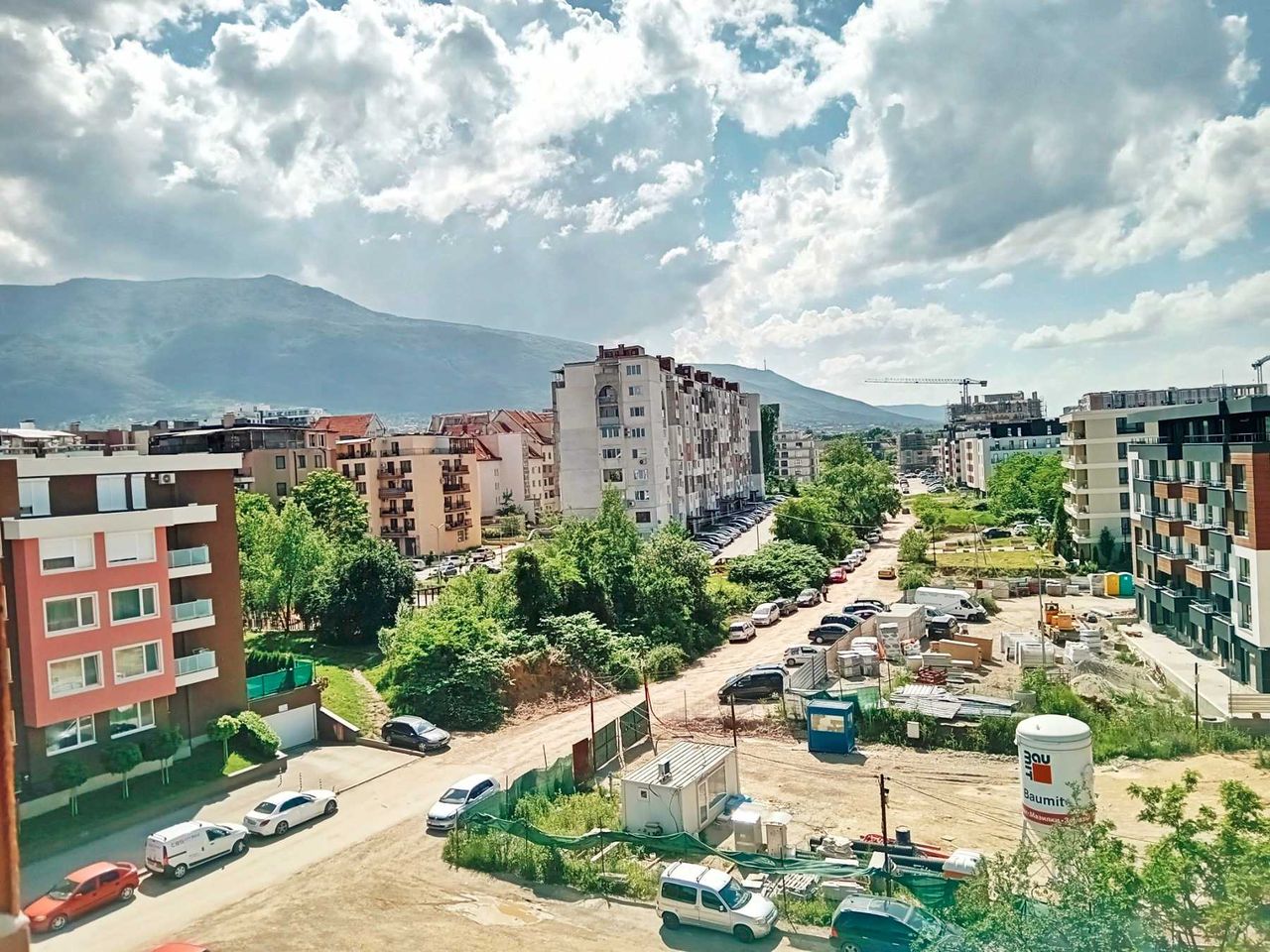 Продава се Тристаен апартамент в София, Малинова долина - 85 кв.м за 2003 €/кв.м - Снимка #1