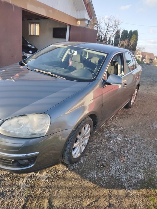 Vând Volkswagen jetta 1.9 tdi.