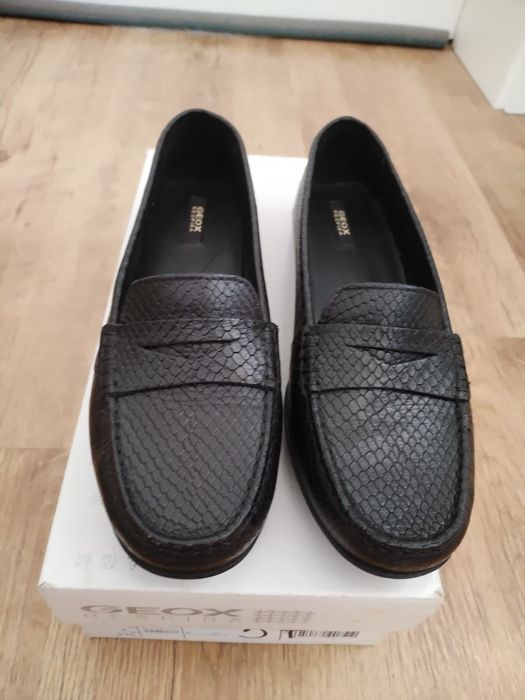 Нови обувки Geox 37.5
