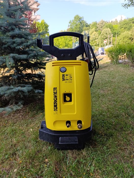 Продавам karcher HD1090