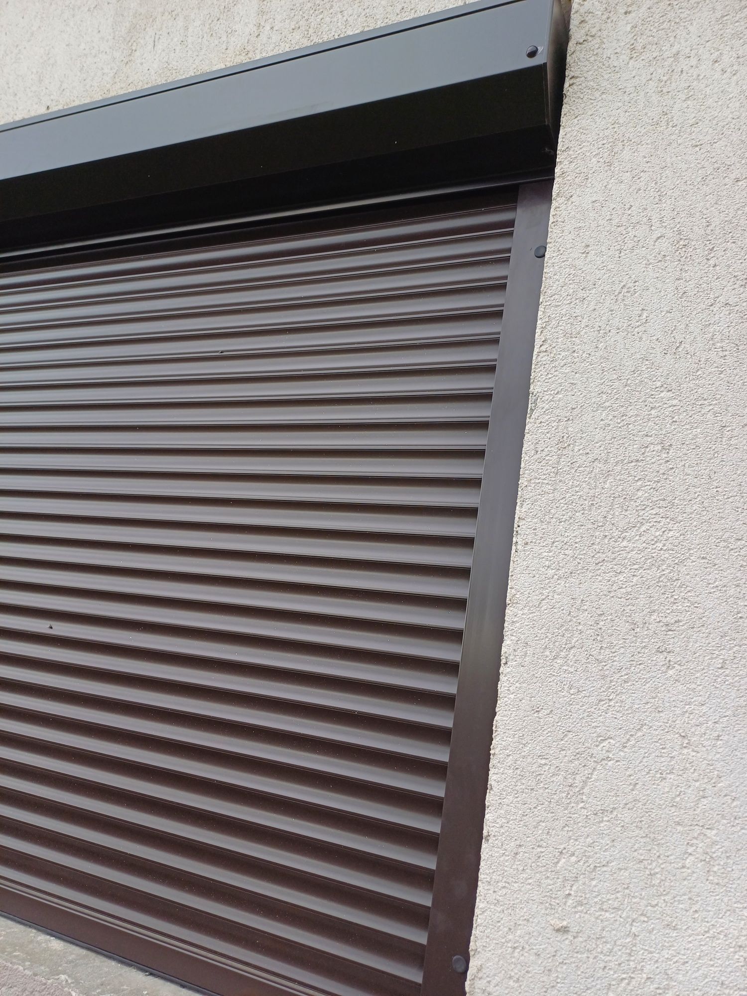 Plase Insecte, Rulouri exterioare