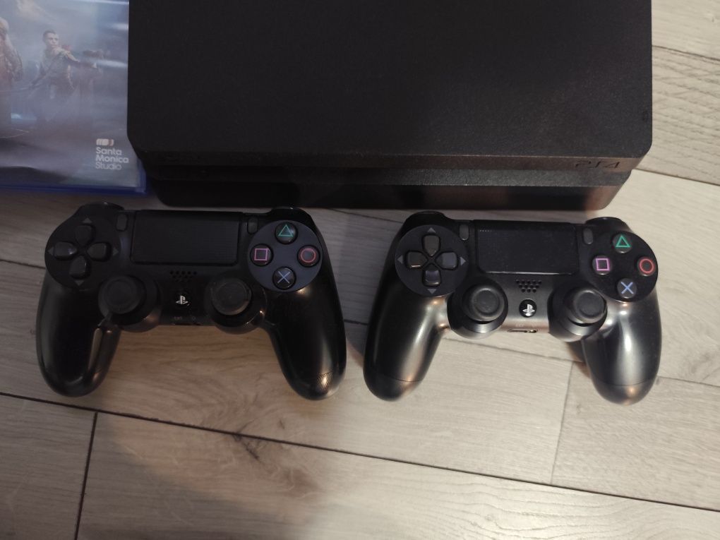 PS 4 Slim в перфектно състояние