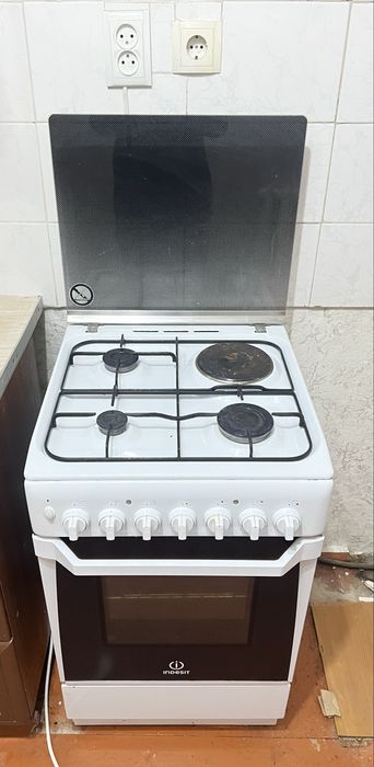 Продам газоэлектрическую плиту Indesit в отличном состоянии