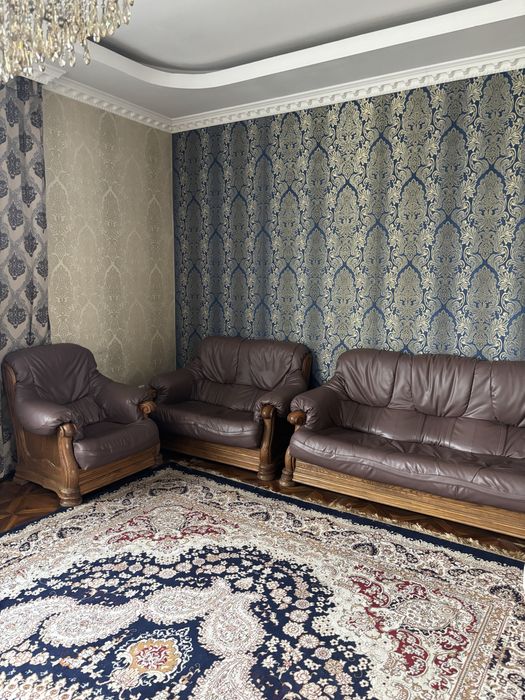 Диван кожаный диван в отличном состоянии