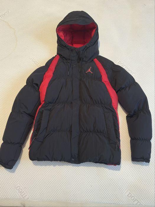 Vand geaca jordan originala!