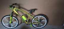 Bicicletă Beinaiqi unică, cu un design modern și vibrant