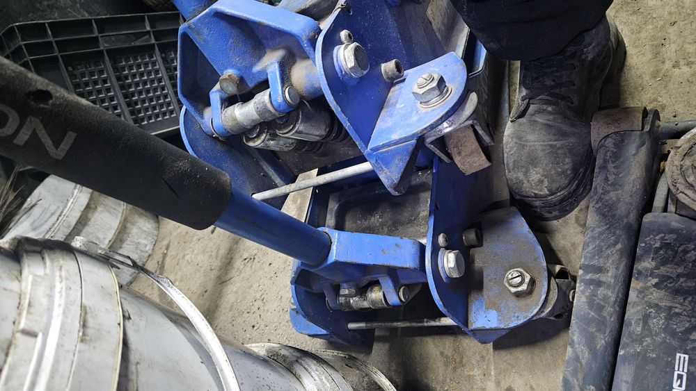 Продам домкраты подкатной